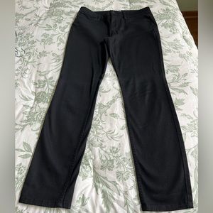 Liz Claiborne Jeans.  Like New. 78% Cotton 20% Polyester 2% Spandex.